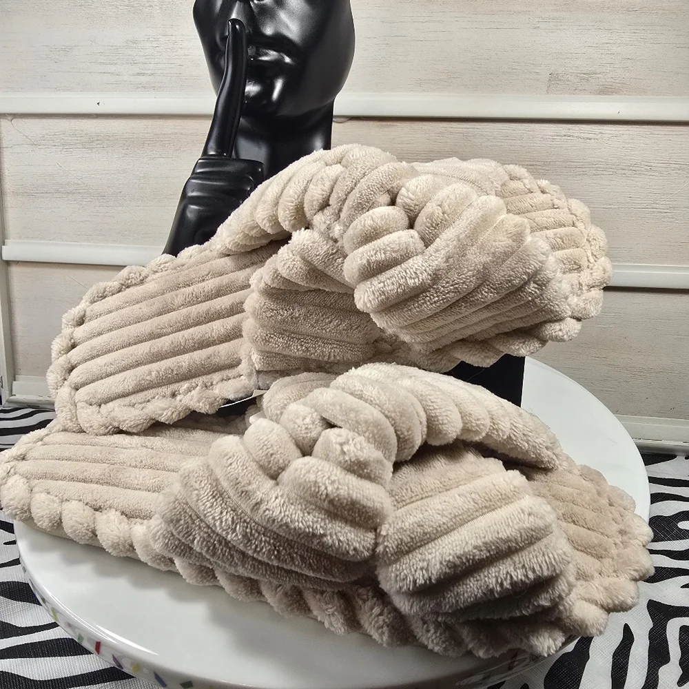 Luxurious Cream house slippers